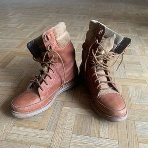 Cole Haan sz 8.5 all weather leather boots
